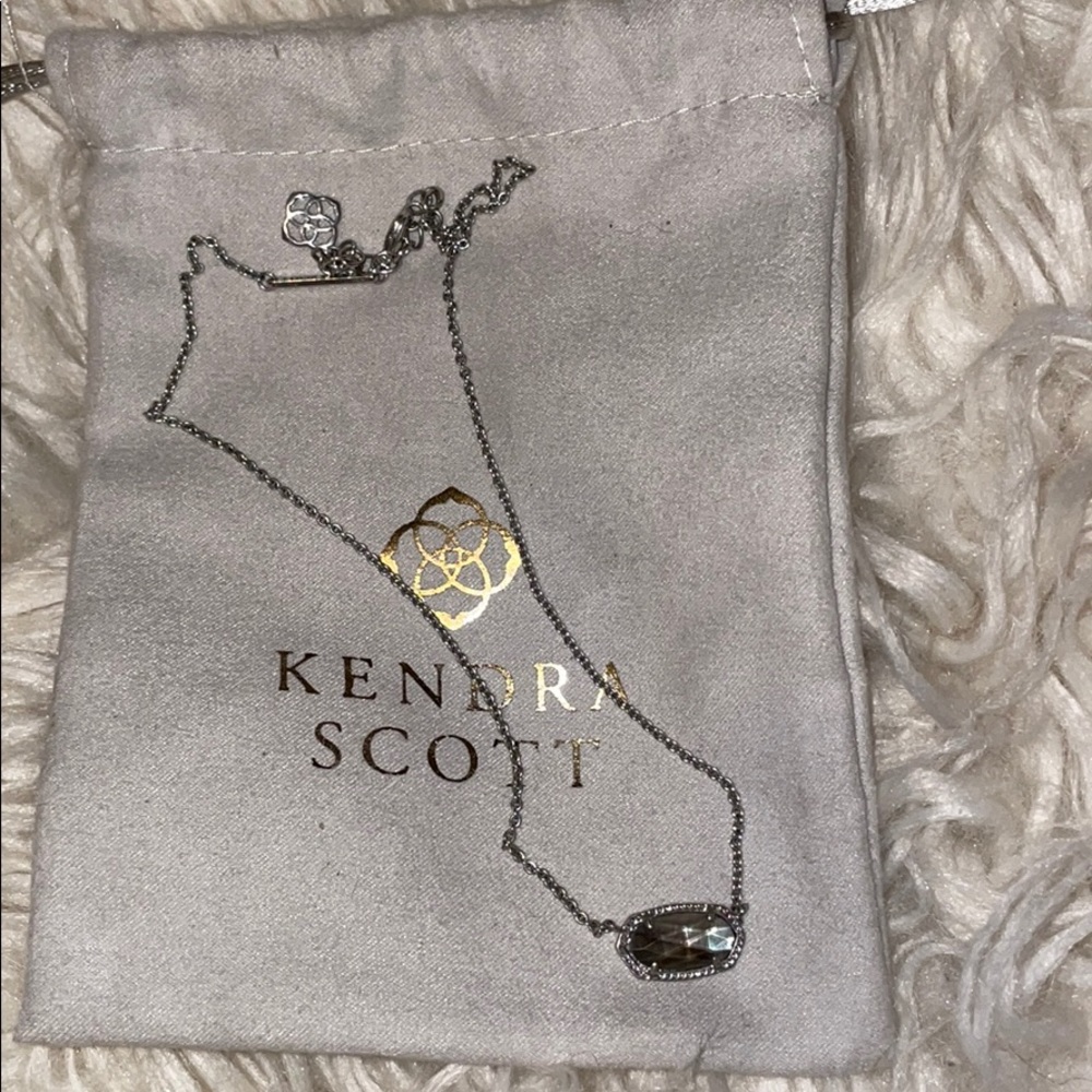 Kendra Scott pendant necklace